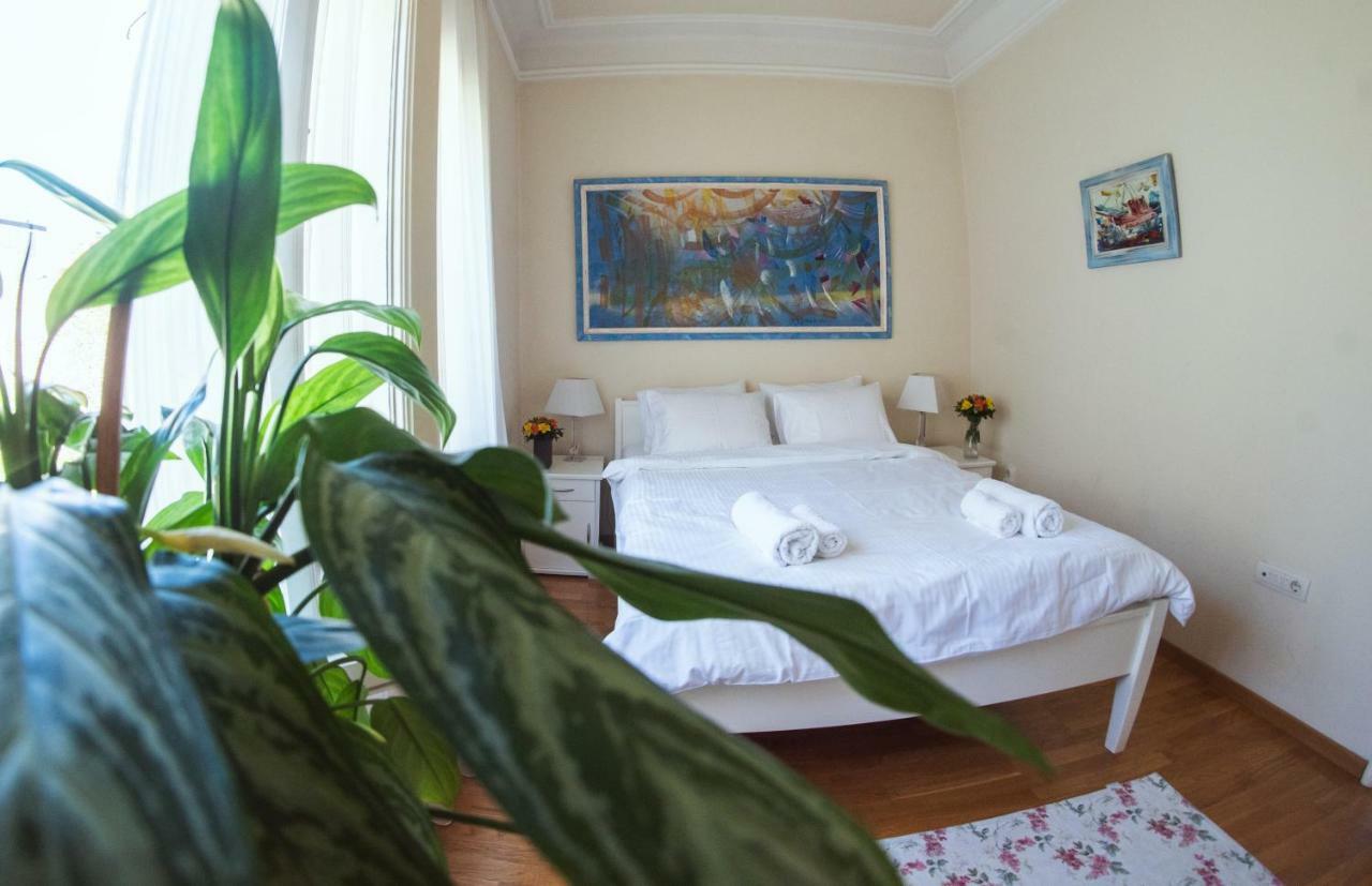 Crown Apartment With Garden View Belgrad Exteriör bild