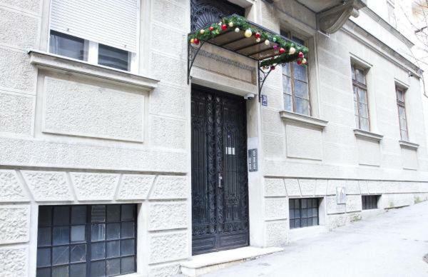 Crown Apartment With Garden View Belgrad Exteriör bild
